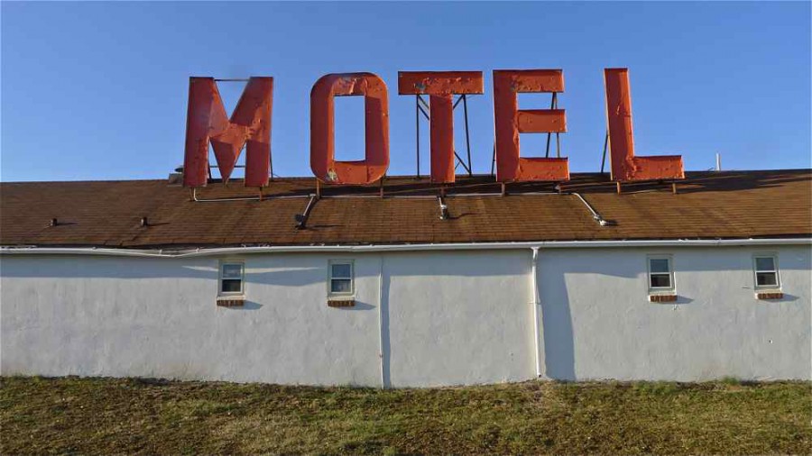 No tell Motel