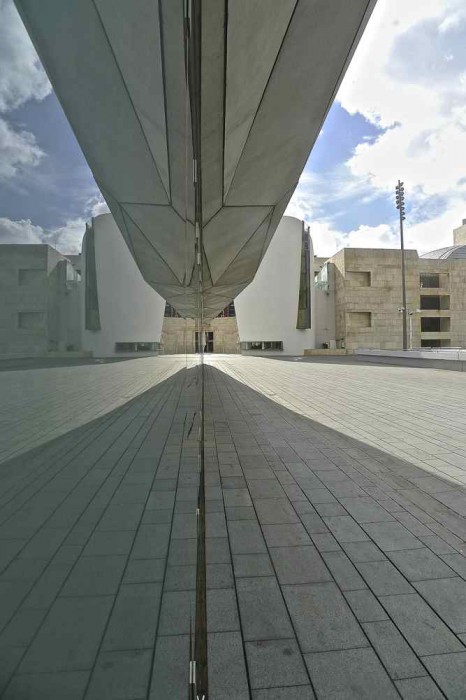 Tel Aviv Museum of Art (Reptile)